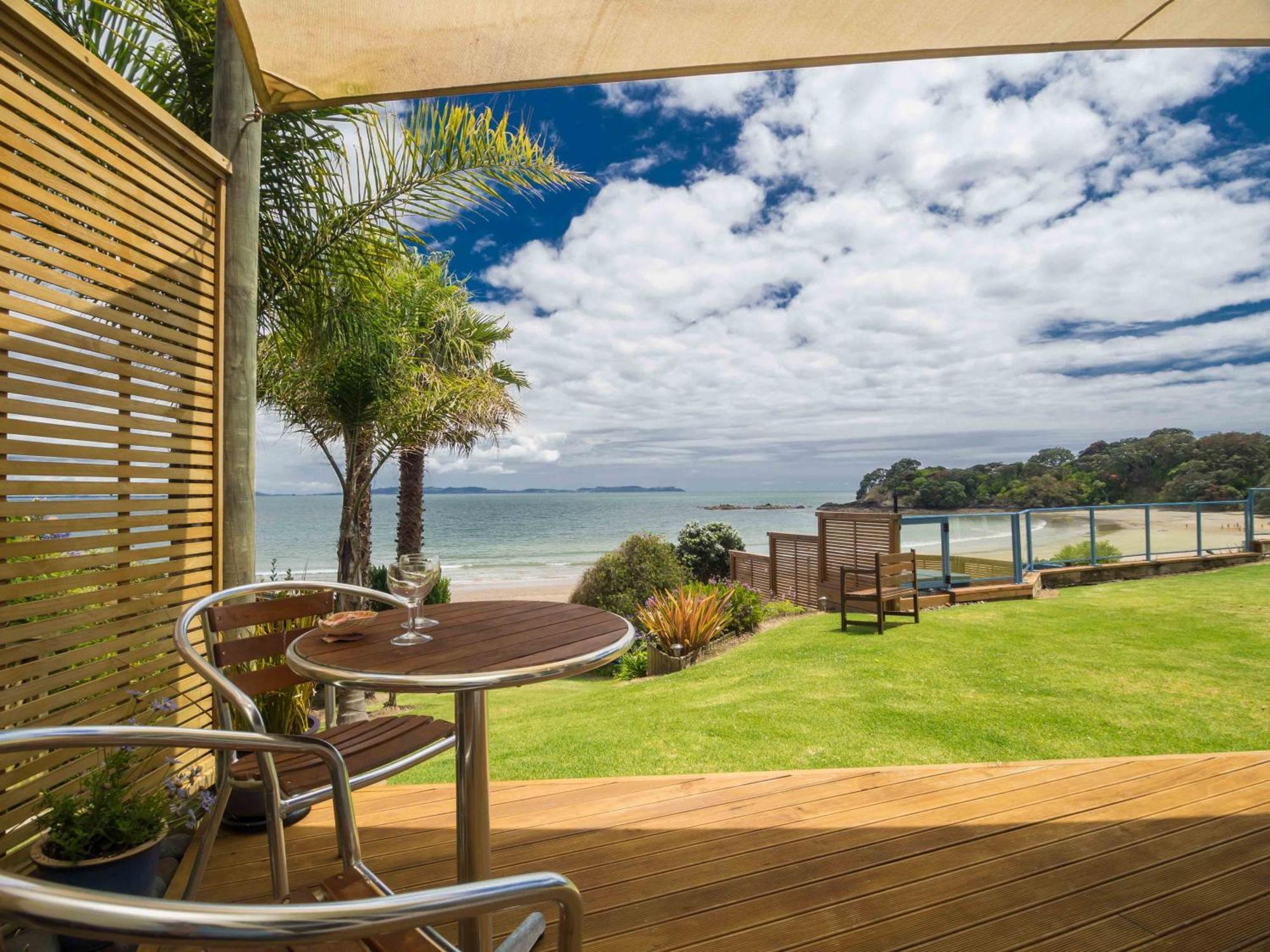 By The Bay Beachfront Apartments Mangonui Exteriör bild