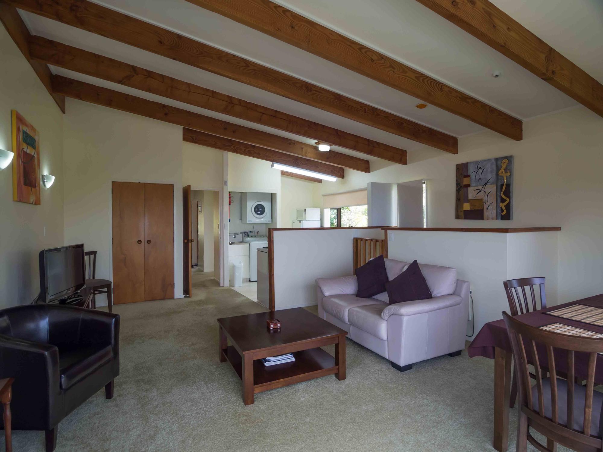 By The Bay Beachfront Apartments Mangonui Exteriör bild
