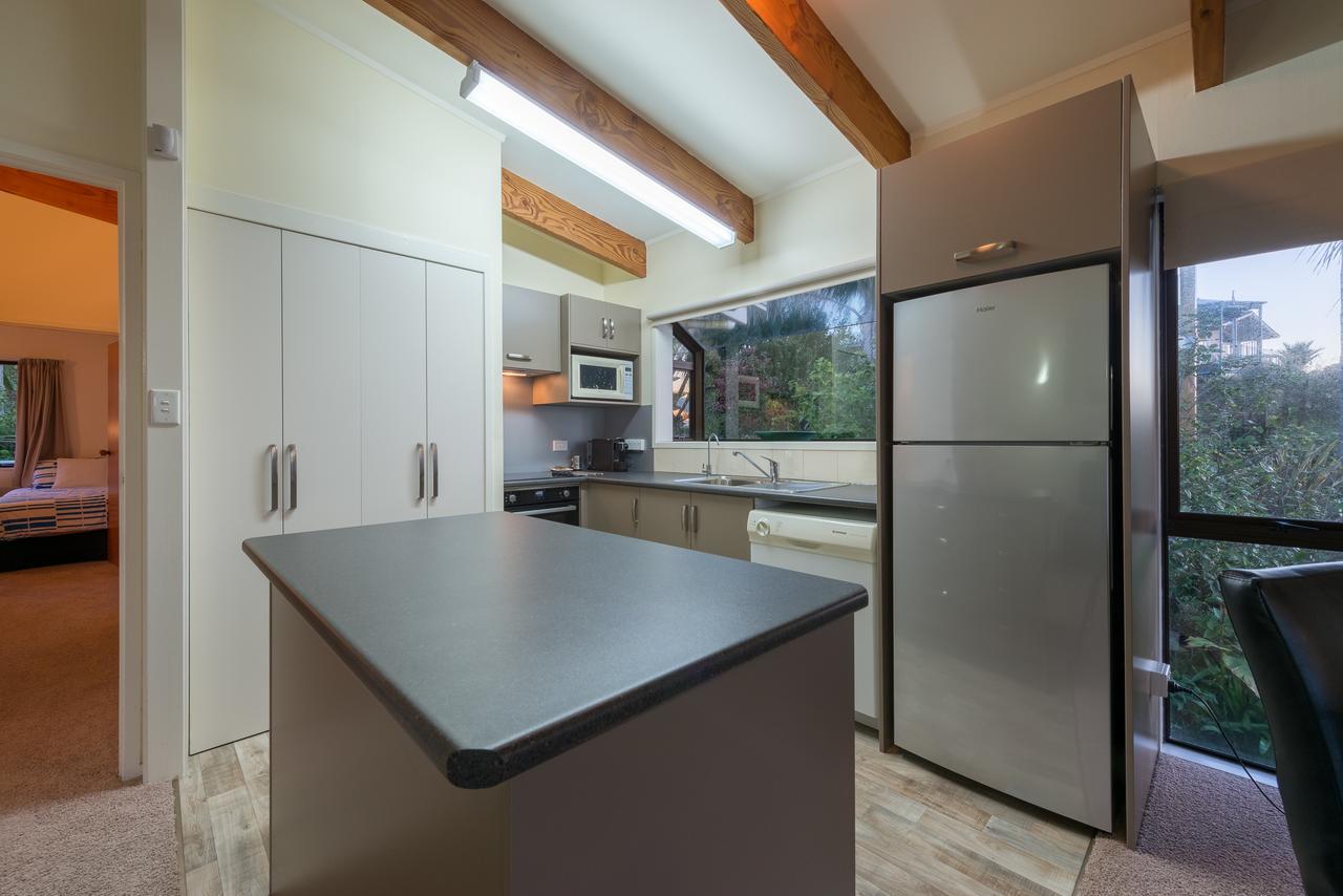 By The Bay Beachfront Apartments Mangonui Exteriör bild
