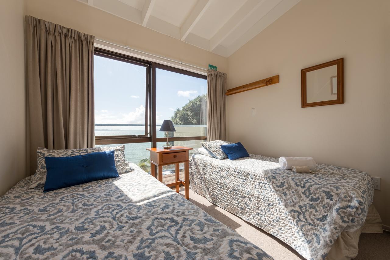 By The Bay Beachfront Apartments Mangonui Exteriör bild