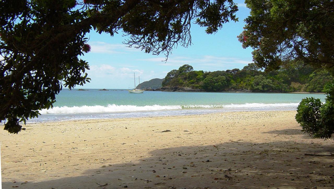 By The Bay Beachfront Apartments Mangonui Exteriör bild