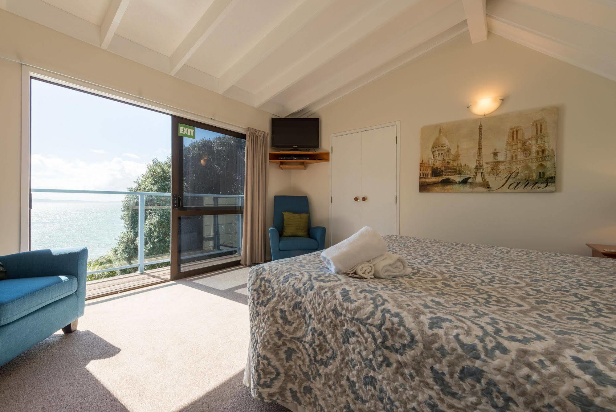 By The Bay Beachfront Apartments Mangonui Exteriör bild