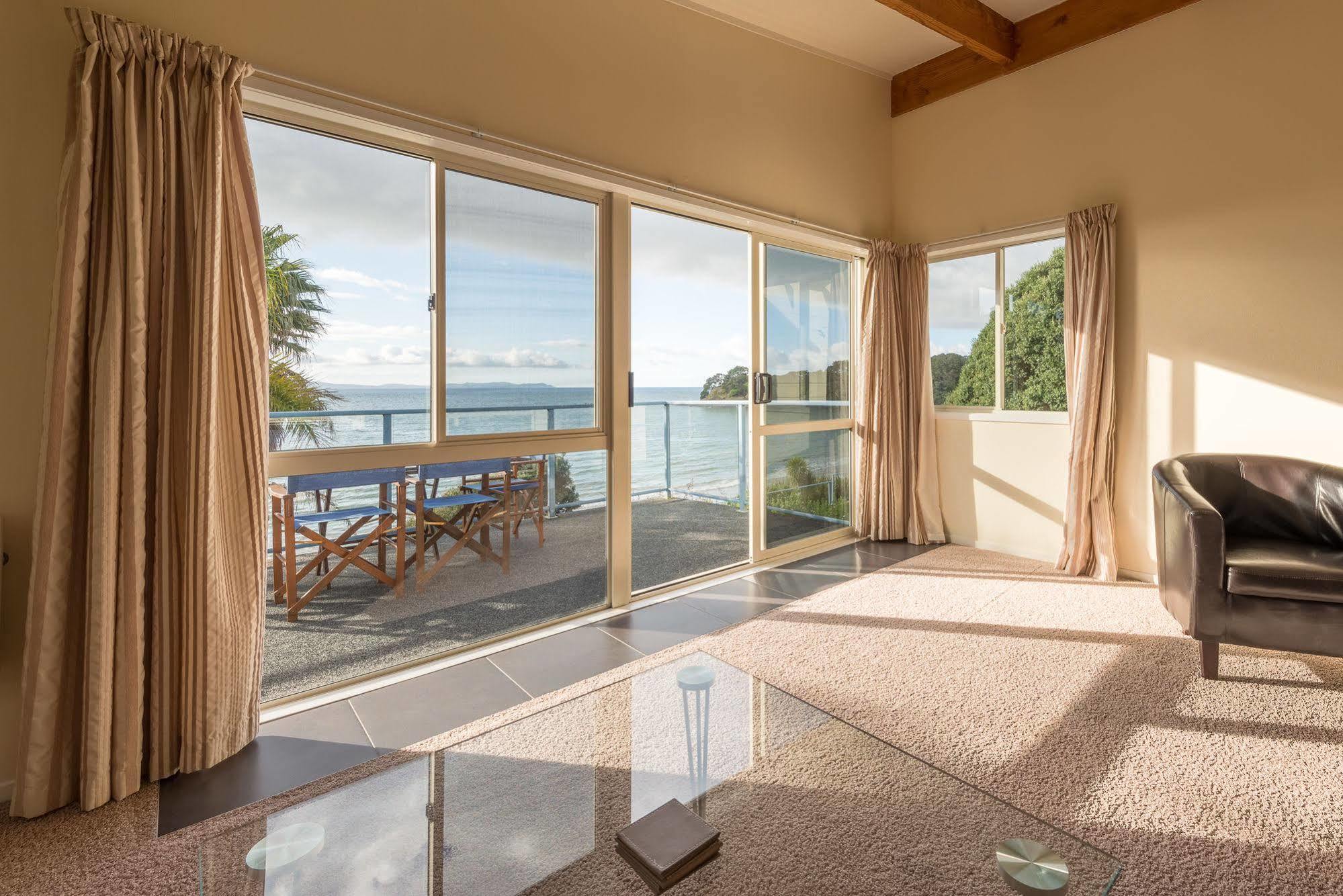 By The Bay Beachfront Apartments Mangonui Exteriör bild