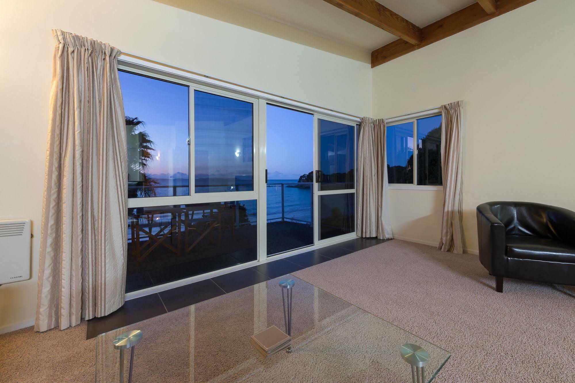 By The Bay Beachfront Apartments Mangonui Exteriör bild
