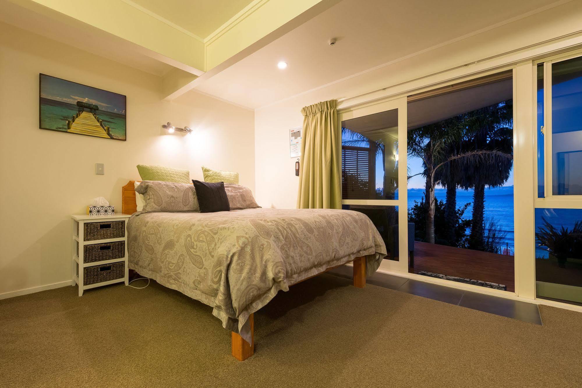 By The Bay Beachfront Apartments Mangonui Exteriör bild