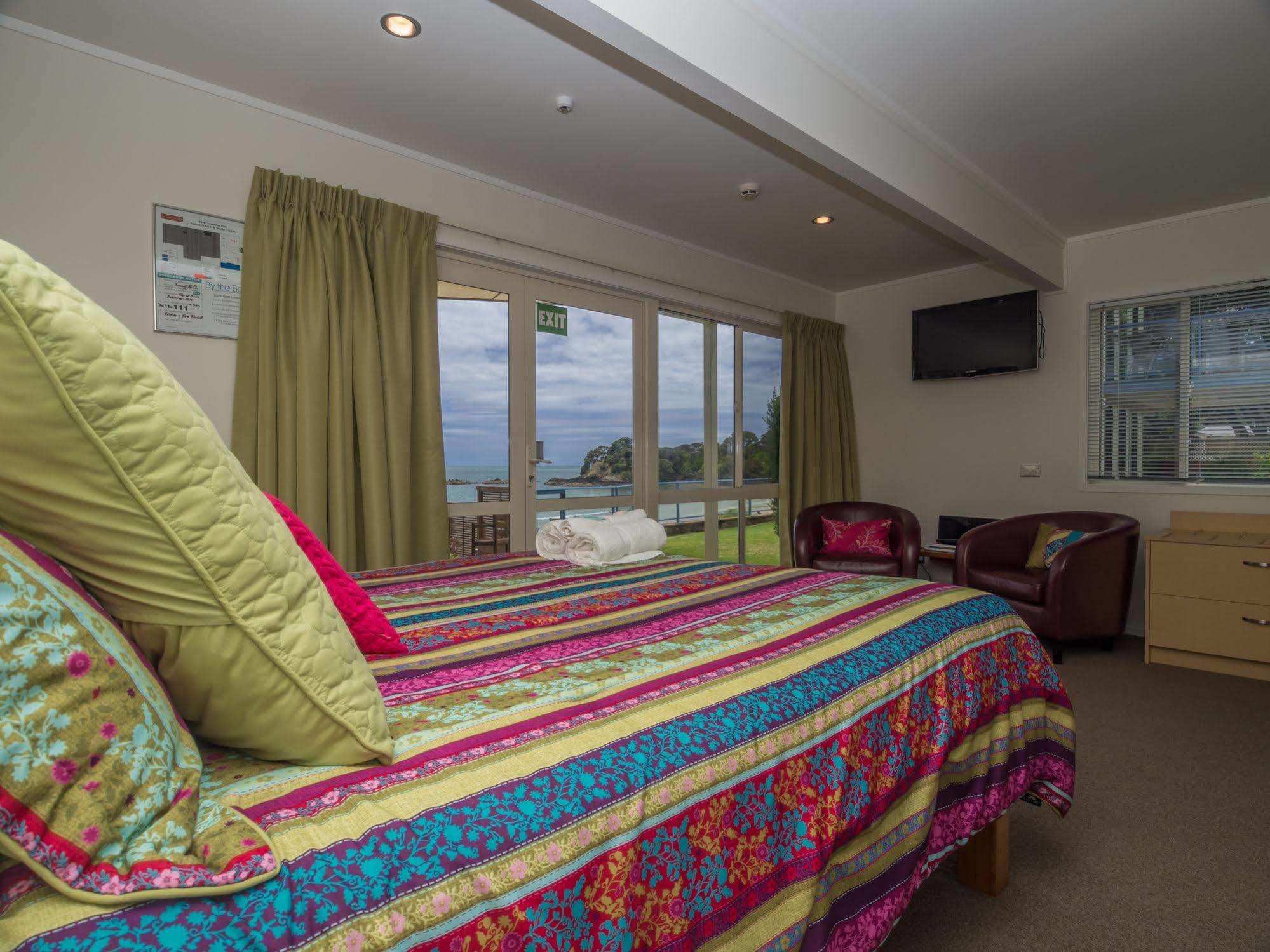 By The Bay Beachfront Apartments Mangonui Exteriör bild