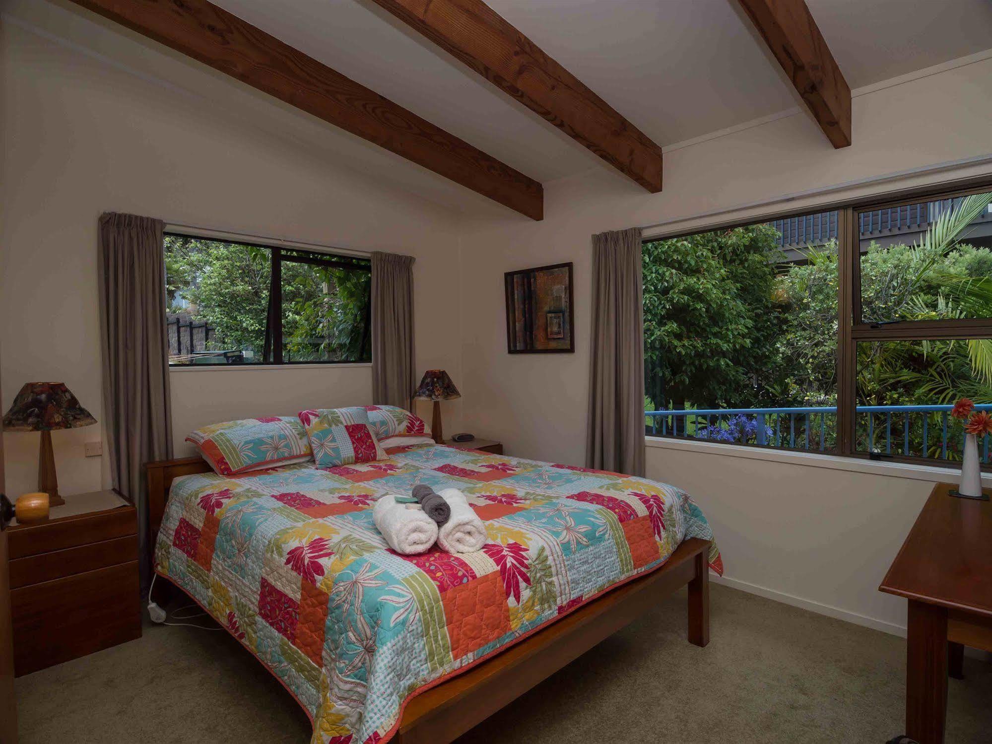 By The Bay Beachfront Apartments Mangonui Exteriör bild