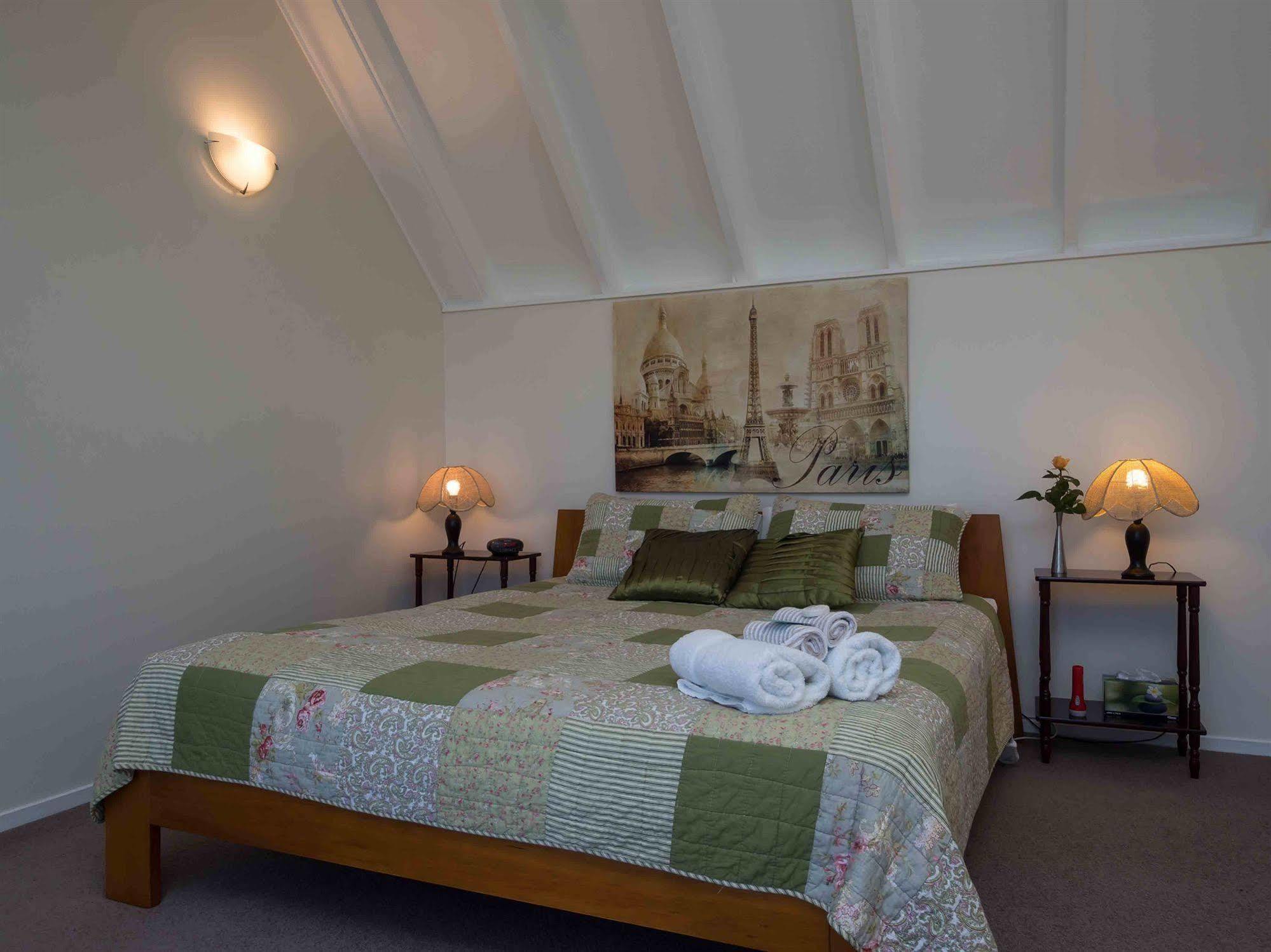 By The Bay Beachfront Apartments Mangonui Exteriör bild