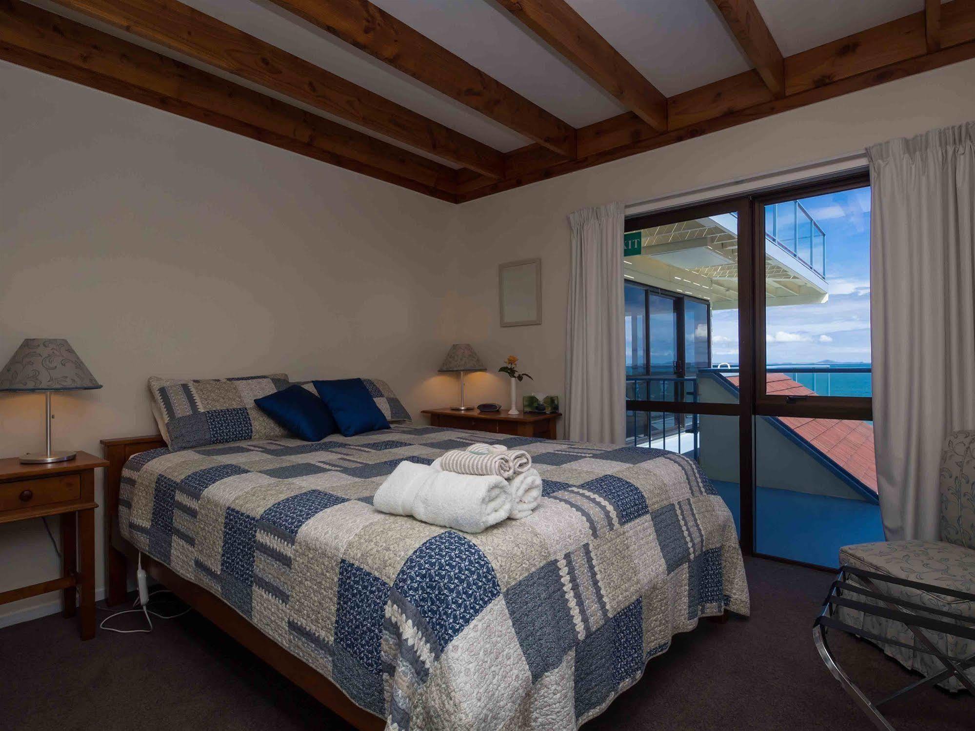 By The Bay Beachfront Apartments Mangonui Exteriör bild