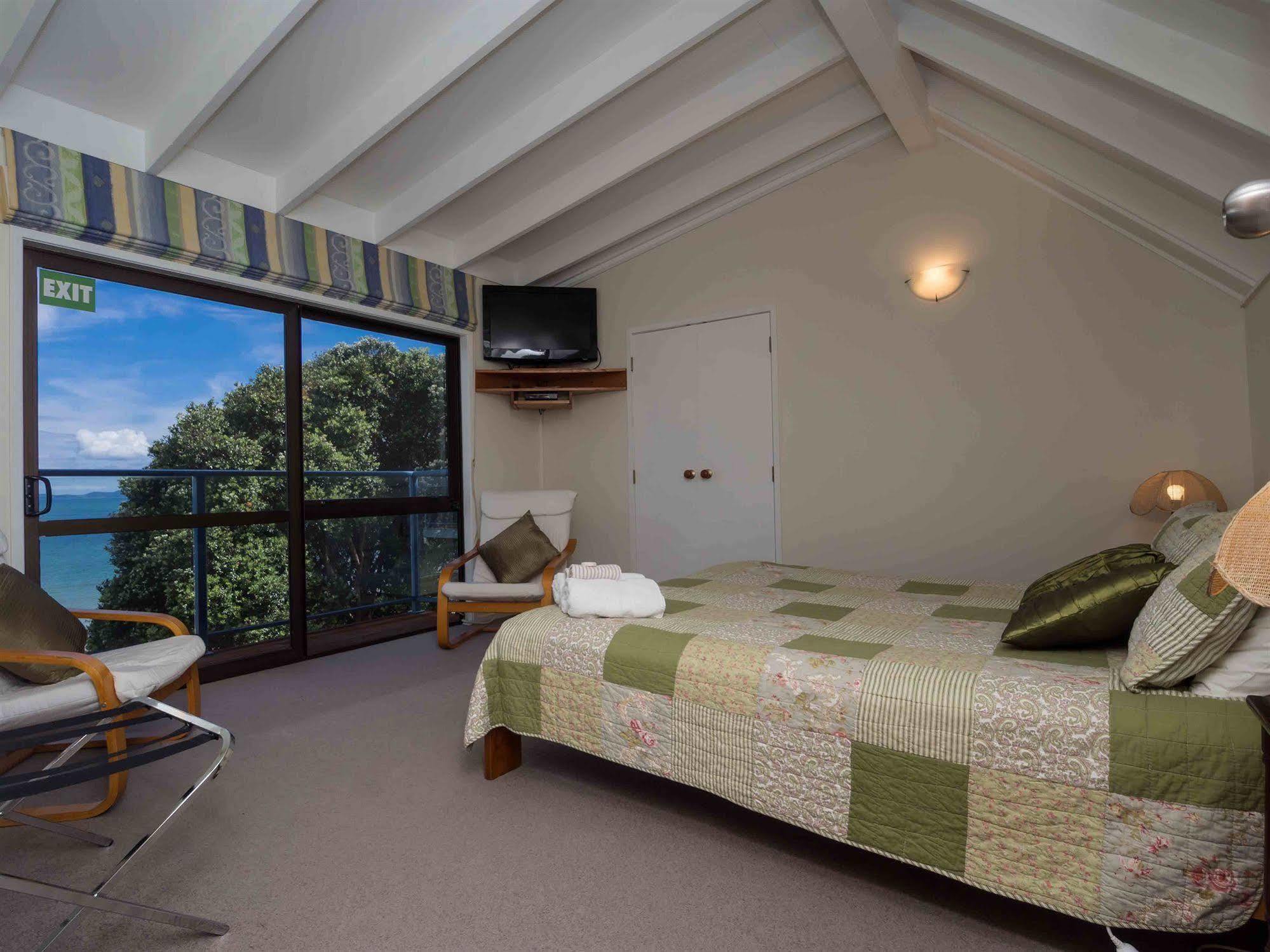 By The Bay Beachfront Apartments Mangonui Exteriör bild