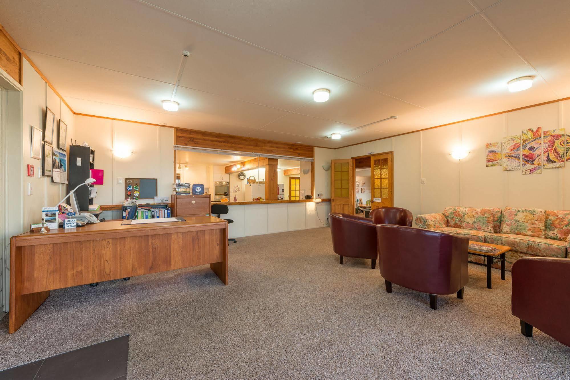By The Bay Beachfront Apartments Mangonui Exteriör bild