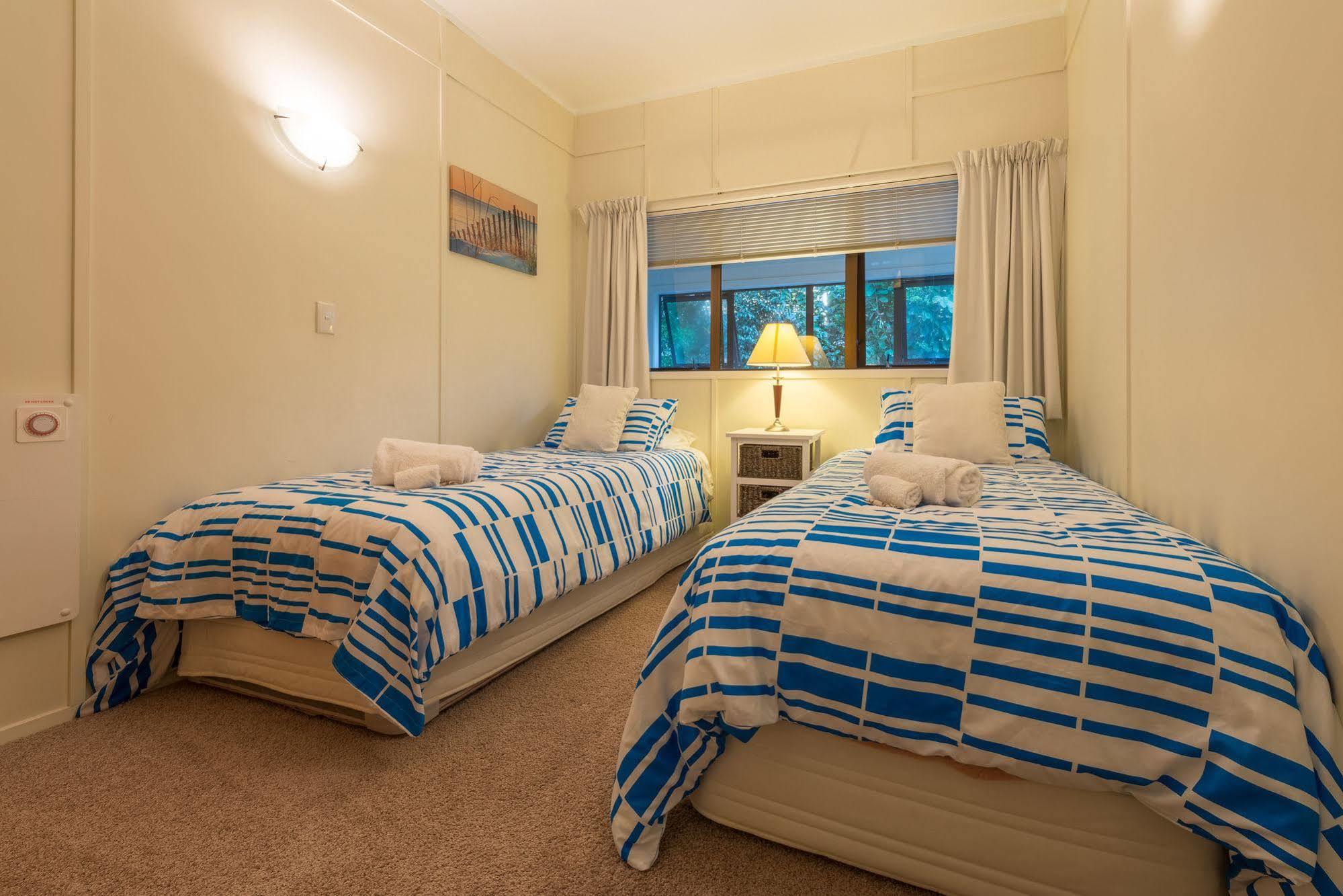 By The Bay Beachfront Apartments Mangonui Exteriör bild
