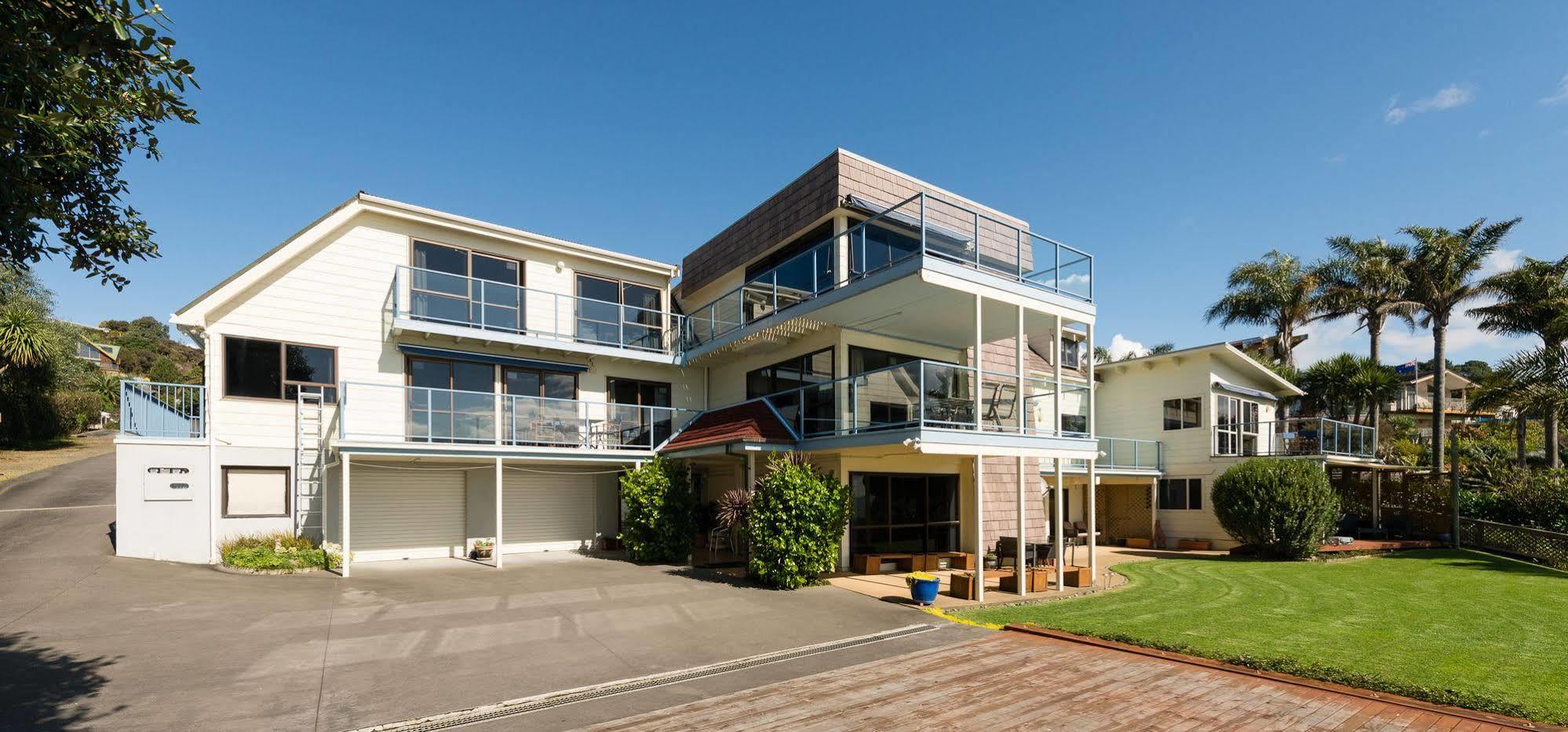 By The Bay Beachfront Apartments Mangonui Exteriör bild